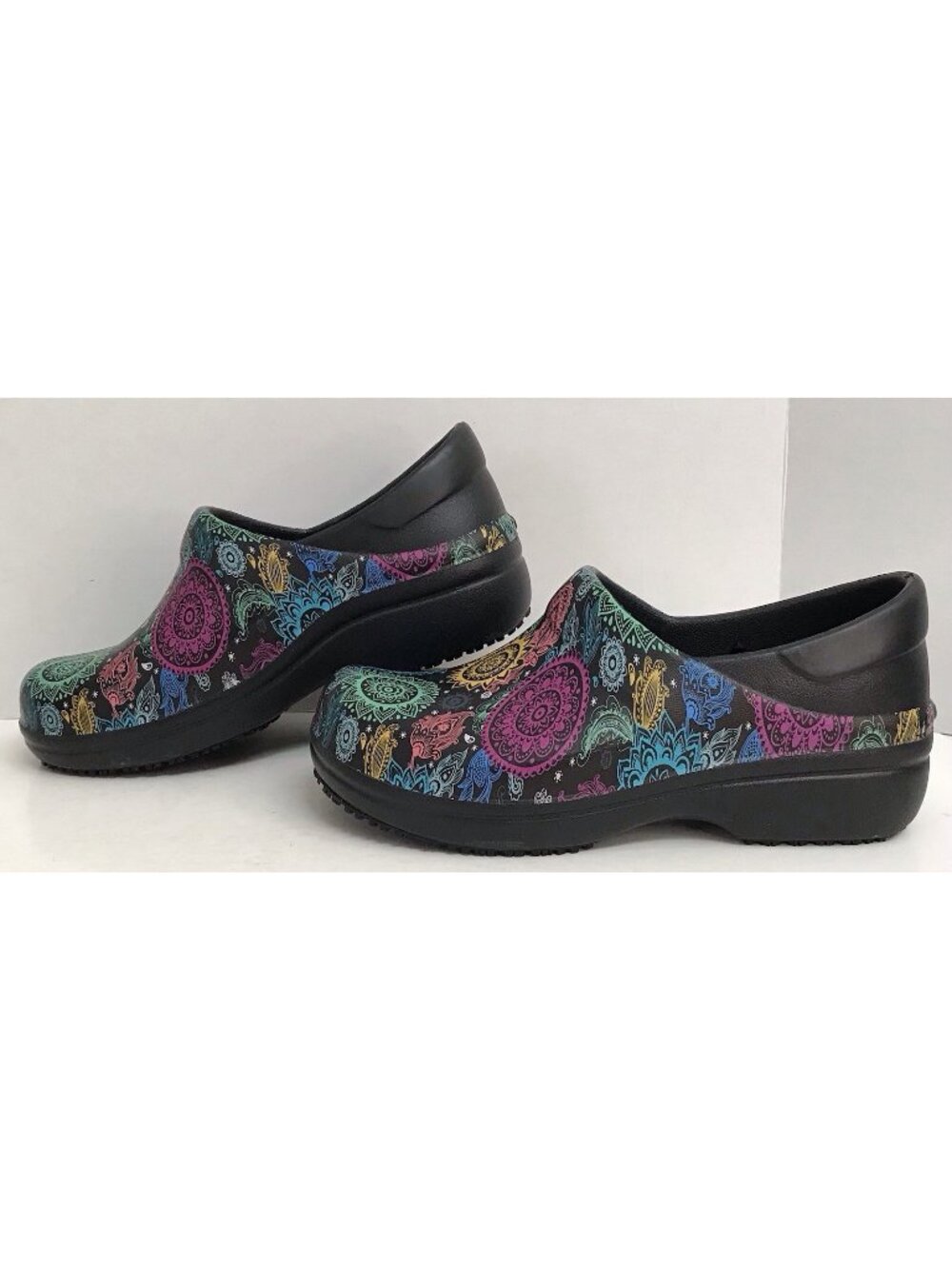 Crocs Neria Pro II Paisley Floral Clogs Womens Size 5 Slip Resistant Work Shoes